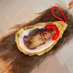 Father Christmas Oyster Shell Ornament Set. Handmade Trio Of Saint Nick Tree Decoration - thumbnail 2