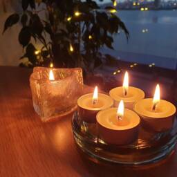 8x Beeswax Tealight Candles 100% Bees Wax Handmade in UK - Gift Idea Packaging Fits Through Letterbox - thumbnail 2