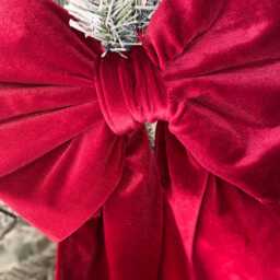 Red Velvet Christmas Bow - Handmade Tree Topper, Wreath & Wall D??cor, Oversized Holiday Decoration - thumbnail 3