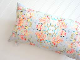 Leslie in Light Blue Lumbar Pillow Cover, Designer Fabric Linen Cotton 12x21, 14x20, 18x18, 20x20, 22x22, Lumbar - thumbnail 1