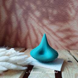 Sculptural Pyramid Candle Ribbed Geometric Design, Soy & Bee Wax - thumbnail 3