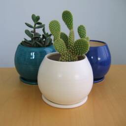 Medium Pottery Sphere Planter With Drainage Tray - Handmade Minimalist Ceramic Succulent Plant Pot - thumbnail 4
