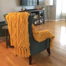 Cozy & Warm Knitted Blanket - thumbnail 1