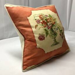 Coquilles Et Fleurs Linen Pillow - thumbnail 2