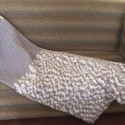 Beige Variegated Throw - thumbnail 3