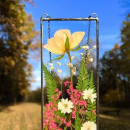 Pressed Flower Suncatcher in Stained Glass Frame Botanical Wall Art - thumbnail 3