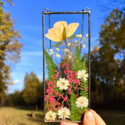 Pressed Flower Suncatcher in Stained Glass Frame Botanical Wall Art - thumbnail 2
