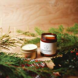 Woods + Musk Soy Wax Candle - thumbnail 3