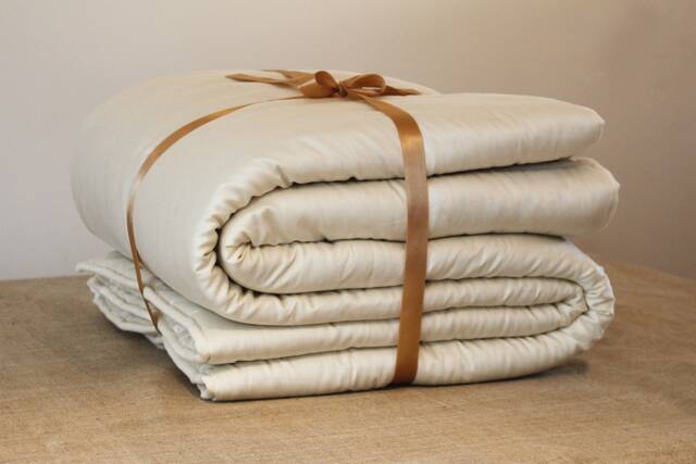 Wool Duvet, Extra Warm, 140x200cm - Us Duty Paid - image 1
