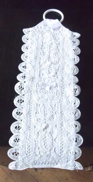 Hand-Embroidered 2-Seater Toilet Roll Holder With Renaissance Lace, White - image 1
