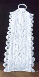 Hand-Embroidered 2-Seater Toilet Roll Holder With Renaissance Lace, White - thumbnail 1