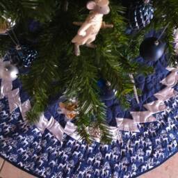 Blue Silver Christmas Tree Skirt, Reindeer Prance Quilted Decoration - thumbnail 3