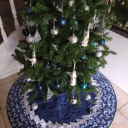 Blue Silver Christmas Tree Skirt, Reindeer Prance Quilted Decoration - thumbnail 4