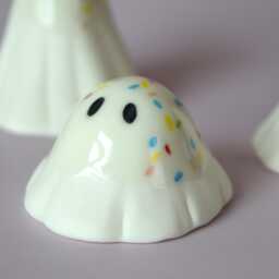 Spooky Ghost Sculpture Ceramic I-Scream Rainbow Sprinkle - thumbnail 2