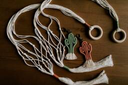 Bundle Minimalist Plant Hanger & Macrame Cactus Keyring - Succulent Boho Houseplant Lover Christmas Letterbox Gift Hanging Basket - thumbnail 1