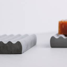 Wave Concrete Soap Dish, Scalloped Minimalist Holder, Modern Curved Tray, Grey Cement Bathroom Decor, Unique Wavy Saver Gift - thumbnail 3