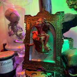 Ghost in The Mirror Wall Plaque, Bloody Mary Version, Resin - Victorian Gothic Haunted Art Gift For Halloween & Spooky Home Decor - thumbnail 3