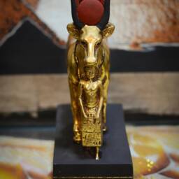 Unique Statue Of Hathor Protecting Psammetik Heavy Stone Painted Gold Leaf Made in Egypt - thumbnail 3