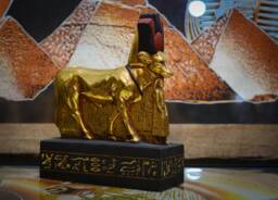 Unique Statue Of Hathor Protecting Psammetik Heavy Stone Painted Gold Leaf Made in Egypt - thumbnail 1