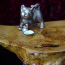 Handmade Birch Burl Candle Holder Decorated With A Bronze Cat, Home Decor Piece - thumbnail 2
