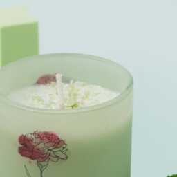 Personalised Birth Month Flower Candle - Custom Birthday Gift Floral Scented Eco-Friendly Soy Wax Unique For Her - thumbnail 3