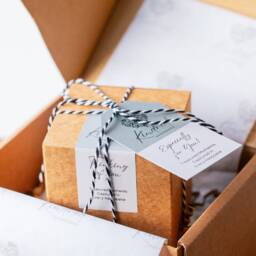 Cool Aunt Club Candle - Retro Style Soy Wax Auntie Gift - thumbnail 4
