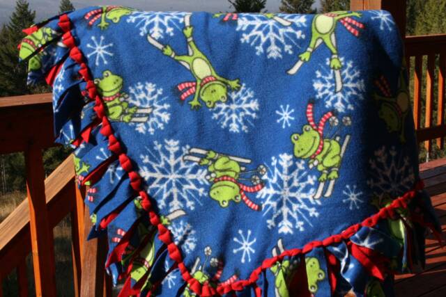 Sale - Fleece Blanket Winter Frogs For Christmas With Woven Edge Christmas Winter - image 1