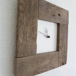 Wall Clock Made Of Driftwood - thumbnail 2