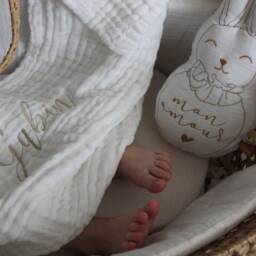 White Personalized Embroidered Cotton Gauze Baby Blanket - thumbnail 4