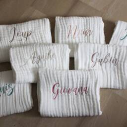 White Personalized Embroidered Cotton Gauze Baby Blanket - thumbnail 3