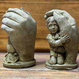 stone Garden Pair Of Sleeping Angel Cherub in Hands Memorial Gift Ornament - thumbnail 3