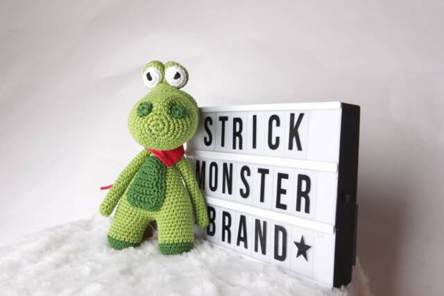 Crochet Toy Box Crocodile - image 1