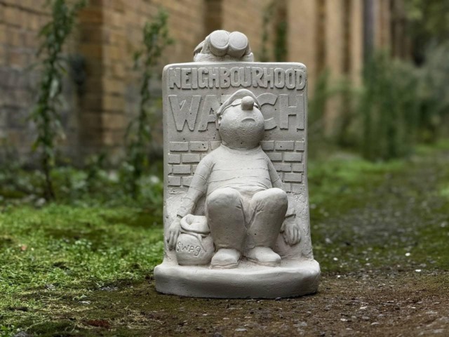 Neighbourhood Watch Garden Sculpture Concrete Funny Thief Ornament Whimsical Man Outdoor Decor Unique Cement Statue Humorous Yard Art Gift - image 1