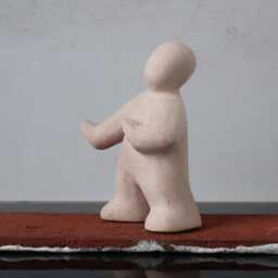 Disgust - Expressive Ceramic Figurine For Sandplay & Counseling - thumbnail 3