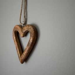 Rustic Chunky Carved Cut Out Wood Handmade Heart Wall Hanging Plaque Ornament 11.5cm - thumbnail 3