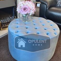 Round Chesterfield Plush Velvet Coffee Table With 30 Inches Diameter & 15 Height - thumbnail 3