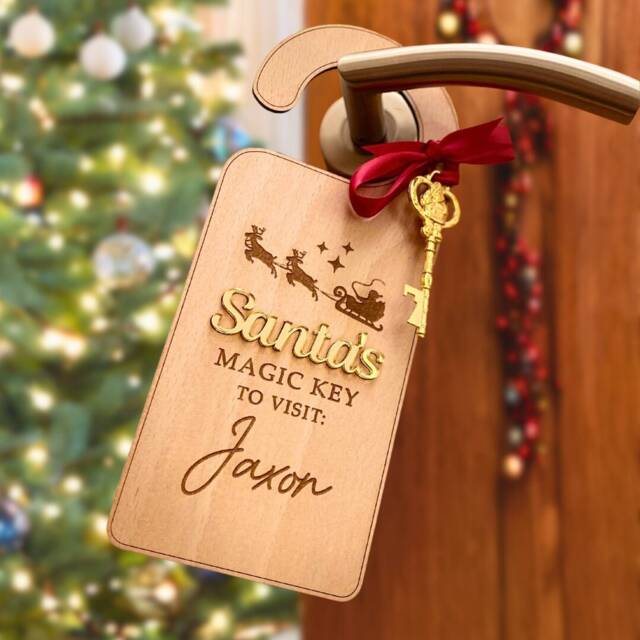 Personalised Christmas Door Hanger - Santa's Magic Key Holder Decoration Keepsake Kids Eve Box Tradition