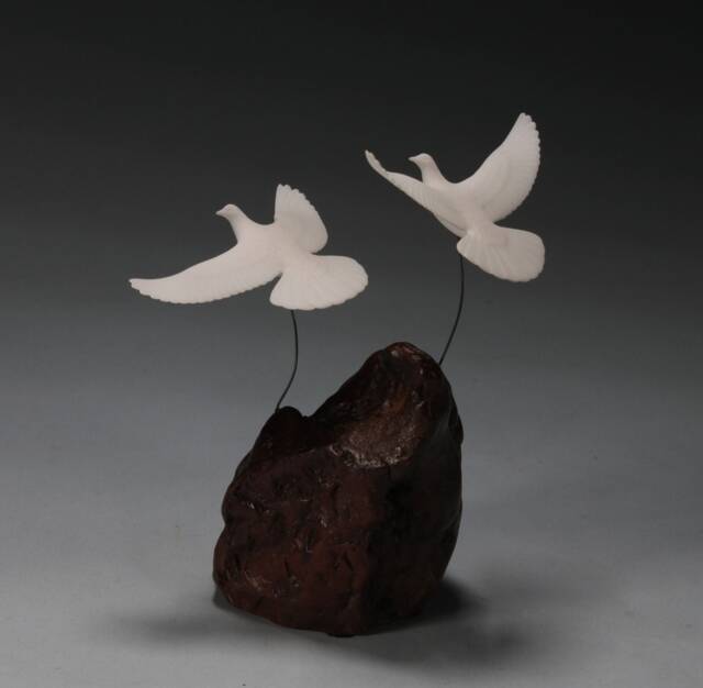 Dove Duo Sculpture By John Perry On Burl Base 6In High Figurine - image 1