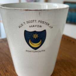 1911 King George V Coronation Beaker - A.e. Gray Pottery, Portsmouth Presentation - thumbnail 2