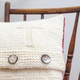 Letter T Maritime Signal Flag + Initial // Pillow Cover Hand Knit in Wool 20 - thumbnail 3