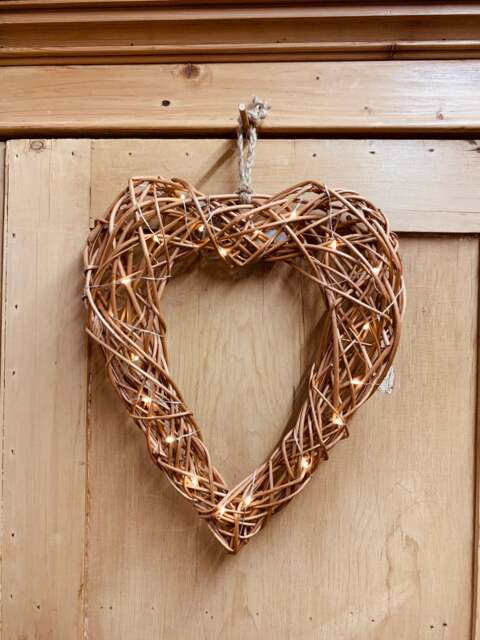 Handmade Willow Wall Decoration With 20 Led Battery Operated Lights - Christmas Wedding Birthday Wreath Heart