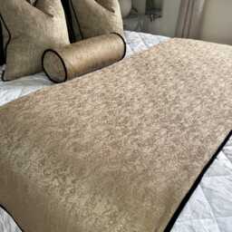 Luxury Gold Bed Runner With Black Velvet Piping Diana Collection King - Super - thumbnail 4