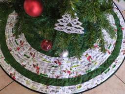 Christmas Tree Skirt With The Grinch, Quilted, Personalized Option, 3 Sizes - thumbnail 1
