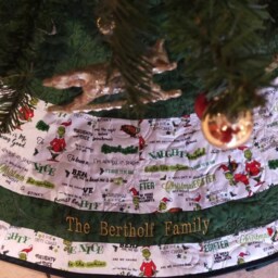 Christmas Tree Skirt With The Grinch, Quilted, Personalized Option, 3 Sizes - thumbnail 4
