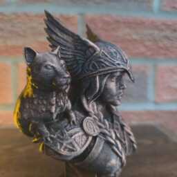 Freyja Bust With Cats - Norse Mythology Decor Ornament Figure - thumbnail 2