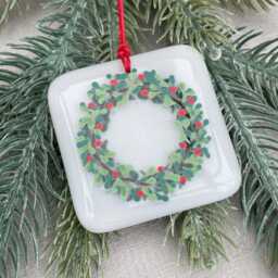 Christmas Wreath ~ Fused Glass Hand Painted White Square Sprig - thumbnail 2