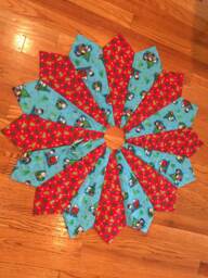 Christmas Tree Skirt, Table Top Mini Charlie Brown Small Skirt