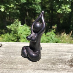 Wild Summer Berry Meditation Goddess Statue - Sage Woman, Yoga, Summer Solstice, Raspberry, Blackberry, Red Tent, Priestess, Inner Wisdom - thumbnail 3