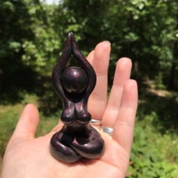Wild Summer Berry Meditation Goddess Statue - Sage Woman, Yoga, Summer Solstice, Raspberry, Blackberry, Red Tent, Priestess, Inner Wisdom - thumbnail 4