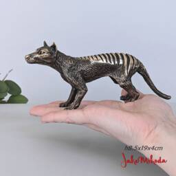 Thylacine - Tasmanian Tiger Bronze Sculpture Miniature H8.5xl19xw4cm/Extinct Species Wildlife Conservation Gift Tasmanian Art - thumbnail 2